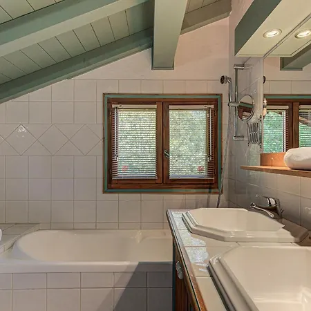 Blackbushe - Traditional - Alpes Travel - Sleeps 4-6 * Les Houches
