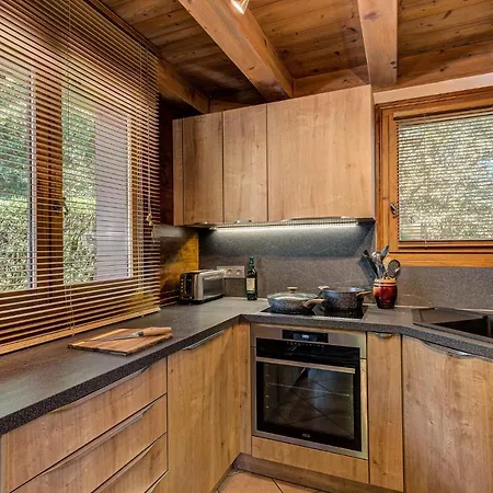 Blackbushe - Traditional - Alpes Travel - Sleeps 4-6 Chalet Les Houches