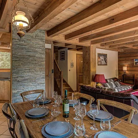 Blackbushe - Traditional - Alpes Travel - Sleeps 4-6 Chalet